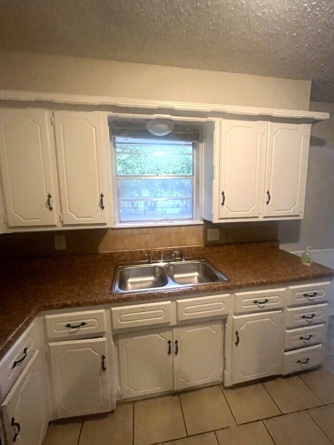 Building Photo - BELOW MARKET RENT!
