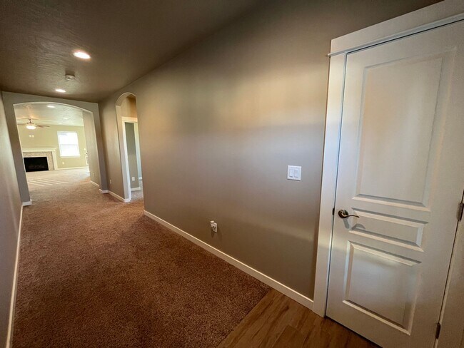 Building Photo - Beautiful 1 story with Upgrades & Large Ba...