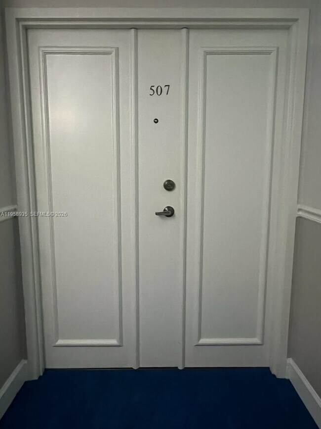 Foto del edificio - 9725 NW 52nd St