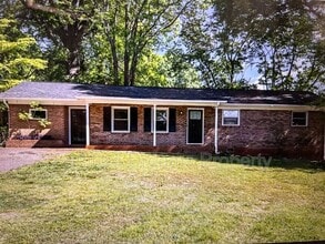 Building Photo - 1141 Carolina Cir