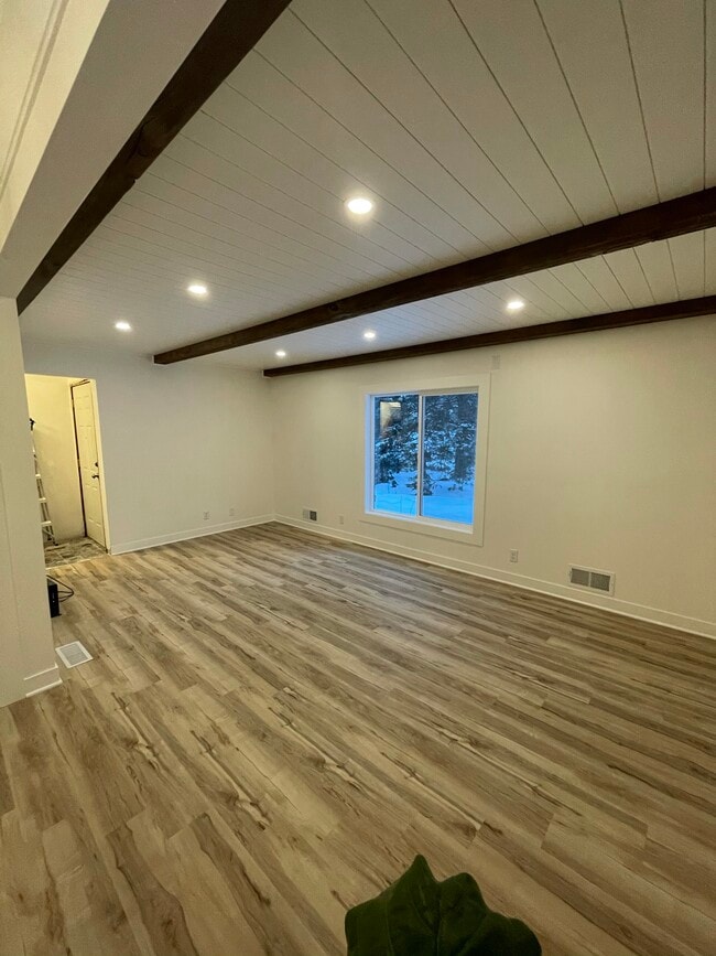 Building Photo - 150 Snail Lake Rd