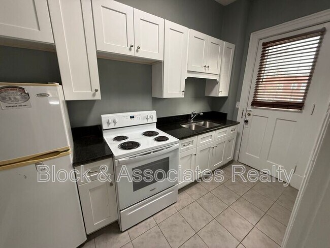 Building Photo - 133 E Academy St