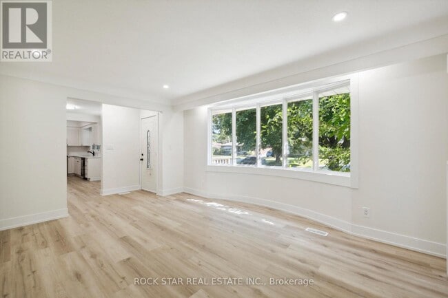 Building Photo - 87 Leaside Dr