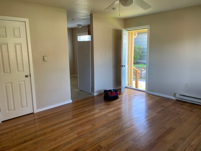 Building Photo - 2737 Hefner Ave