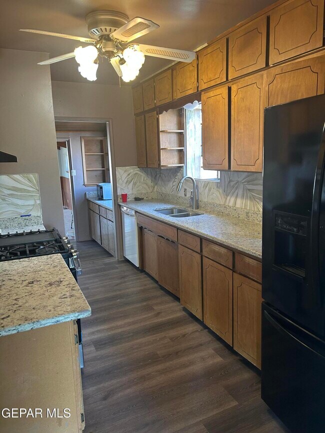 Foto del edificio - 4331 Emory Rd