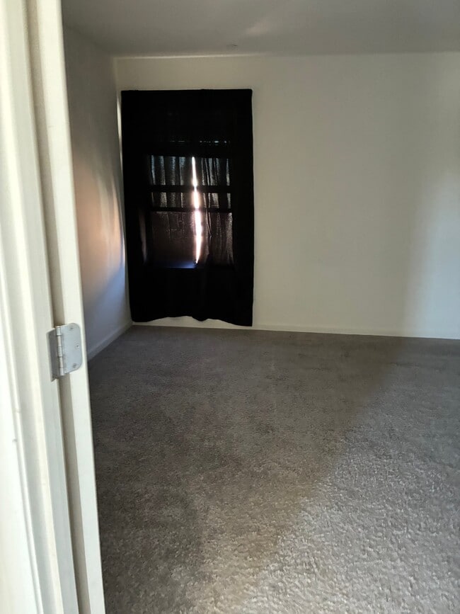 Foto del edificio - 4244 Rutherford Ave