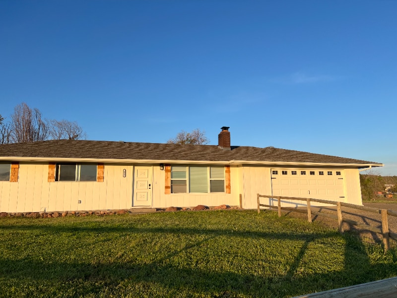 Foto principal - 1209 NE Brown Dr