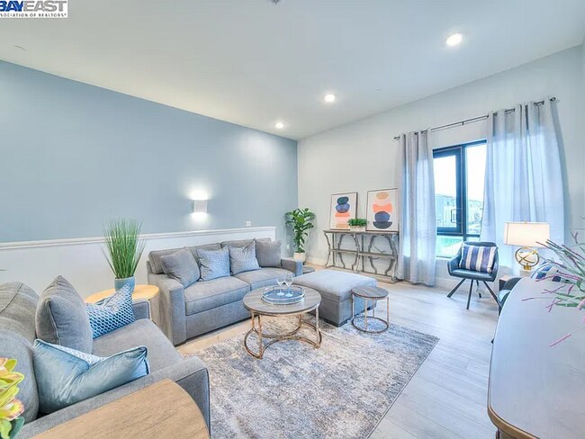 Building Photo - 3578 Rambla Pl