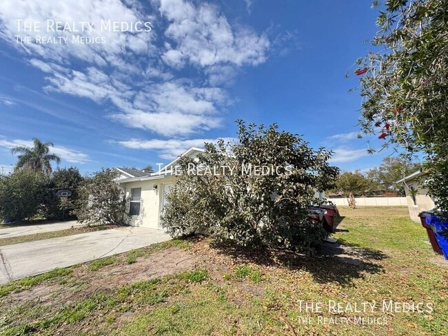 Building Photo - 817 Eastern Ave