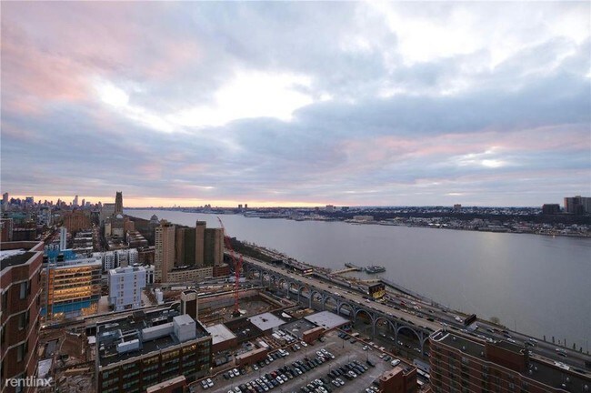Building Photo - Studio, 1 bath Apartment - 3333 Broadway