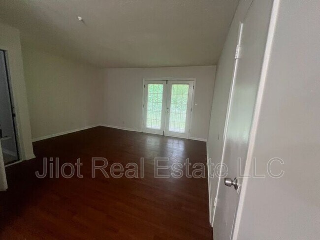 Foto del edificio - 2711 Fairlee Dr