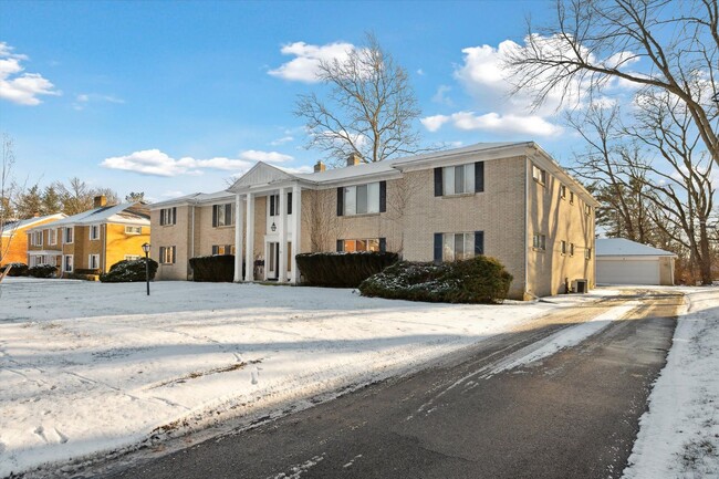 Building Photo - 4021 Hillandale Rd