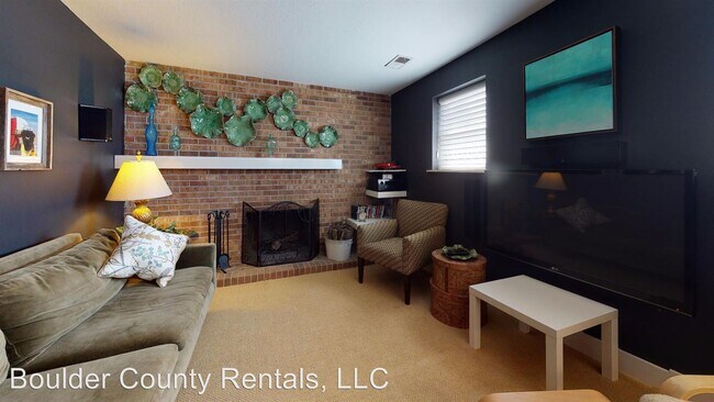 Building Photo - 3 br, 2 bath House - 979 West Willow St.