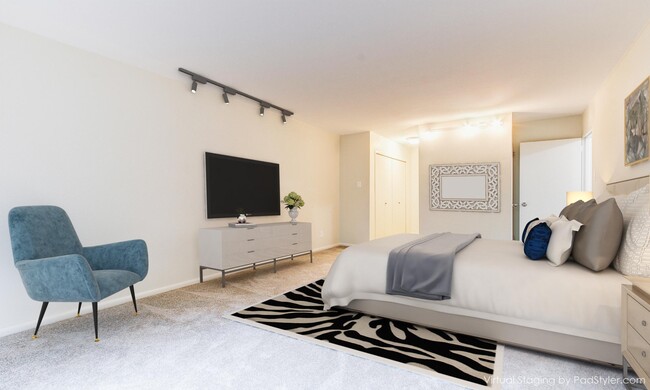 Master Bedroom - 5101 River Rd