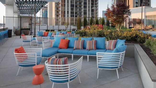 Foto del edificio - 1240 W Peachtree St NW