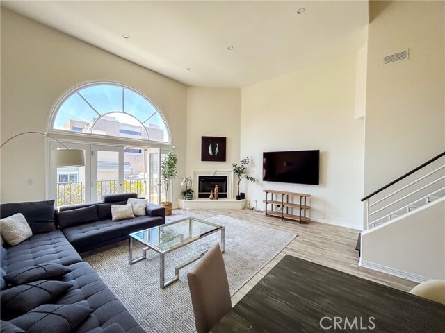 Building Photo - 435 Arnaz Dr