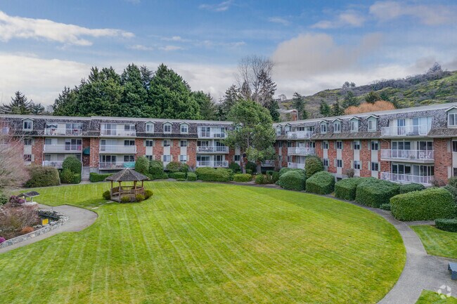 Photo du bâtiment - Fraser Tolmie Apartments
