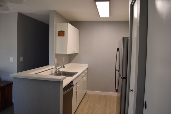 Building Photo - Southpointe - Upstairs 2 bedroom 1.5 bath ...