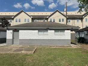 Building Photo - 3833 Mt Pleasant St