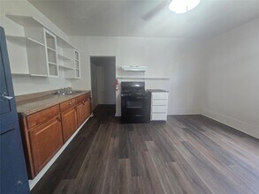 Building Photo - 1910 Ursuline St