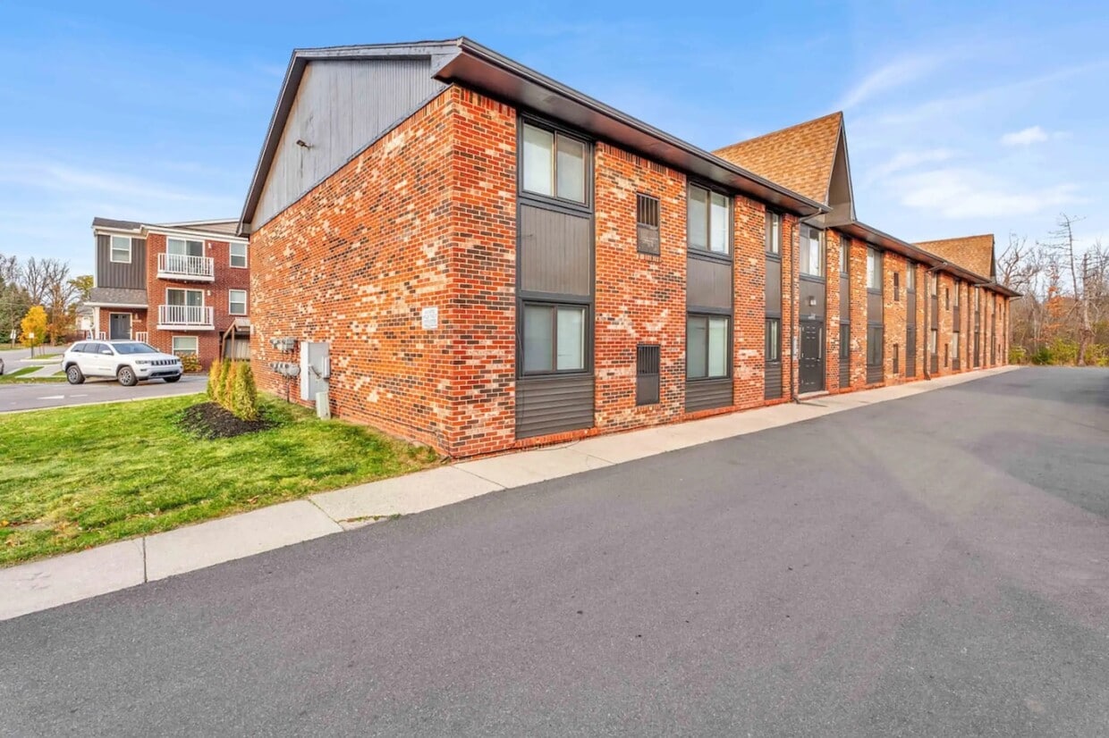 Building Photo - ONE11 Farmington Lofts
