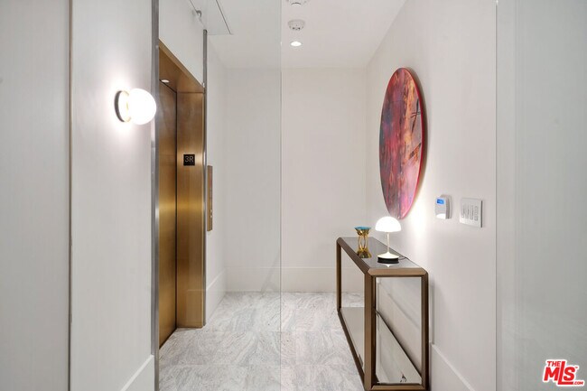 Foto del edificio - 8420 W Sunset Blvd