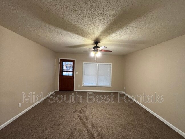 Building Photo - 4024 Pine Cone Dr