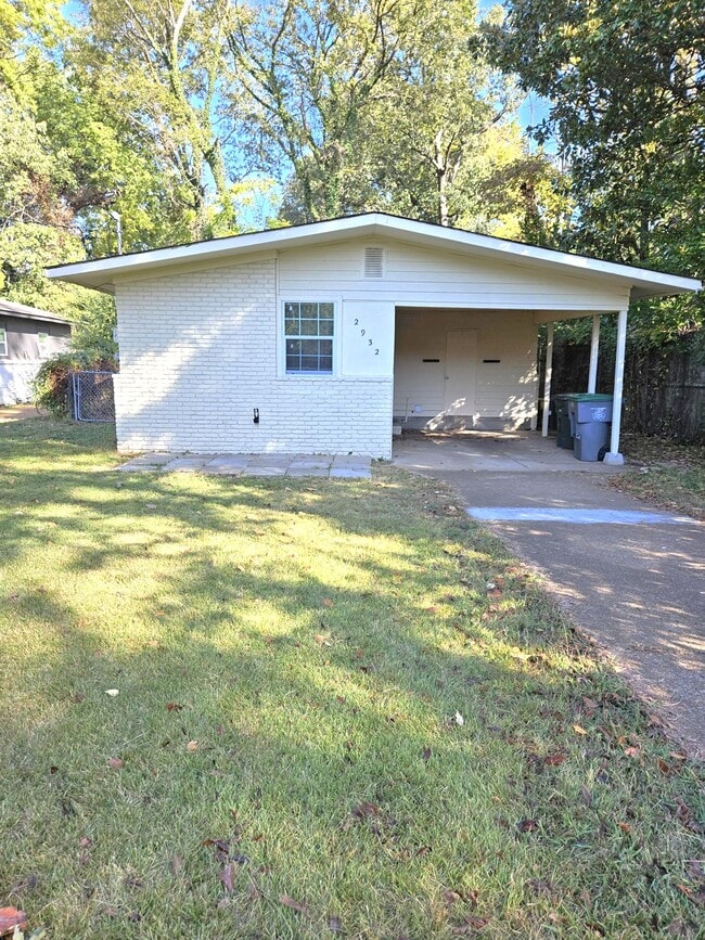 Building Photo - 2932 Walker Ave