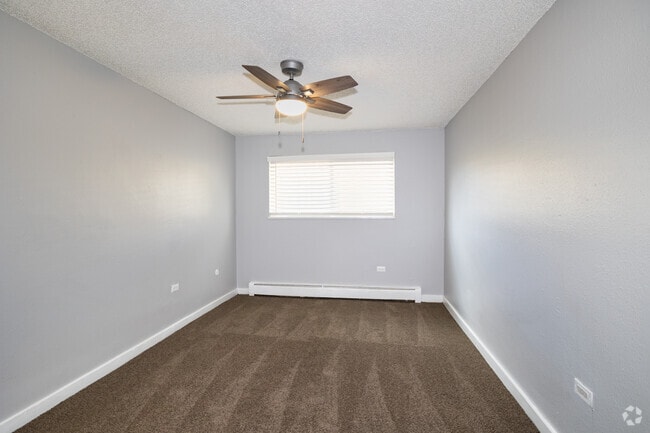2BR, 1BA - 800SF - Primary Bedroom - Sierra Vista