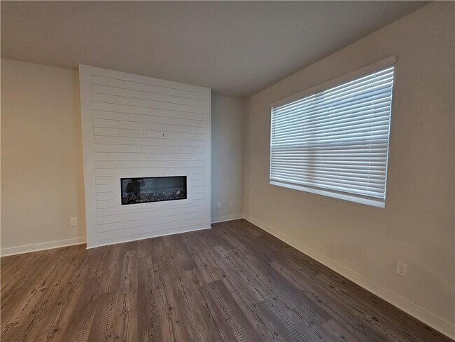 Foto del edificio - 1712 Harper Lily Ln