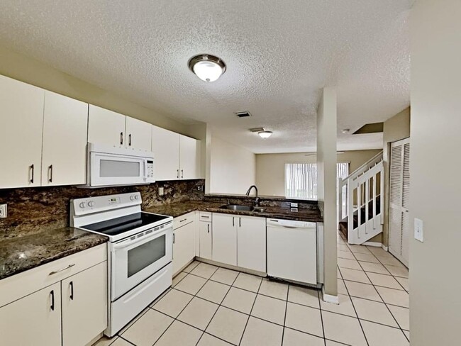 Foto del edificio - 861 NW 208th Dr