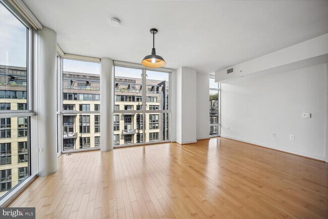 Foto del edificio - 1025 First St SE