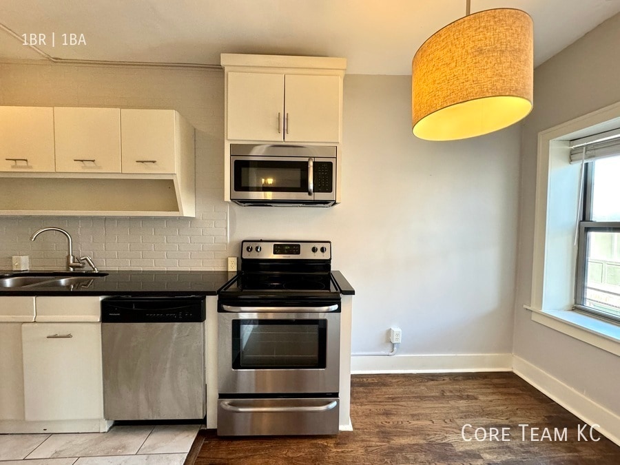 Primary Photo - 710 W 48th St