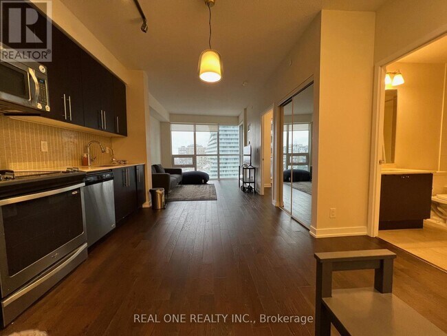 Building Photo - 510 Curran Place