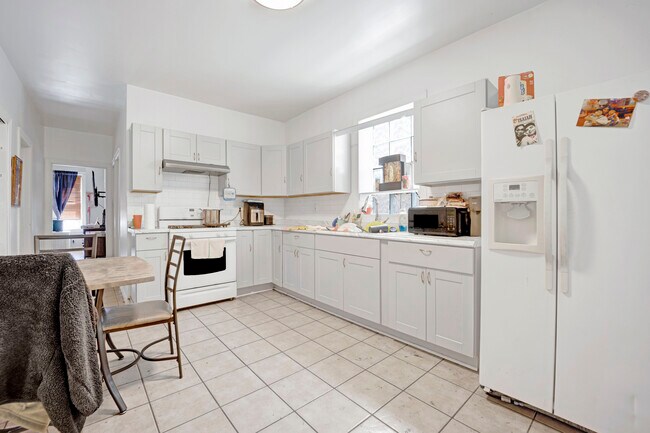 Building Photo - 2244 N Leamington Ave