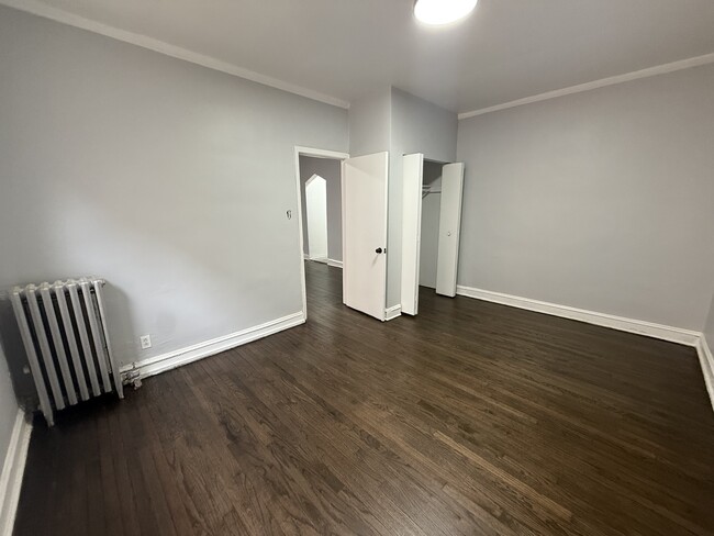 Building Photo - 5248 S Drexel Ave