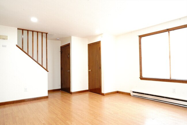 Foto del edificio - 3 Watson Ave