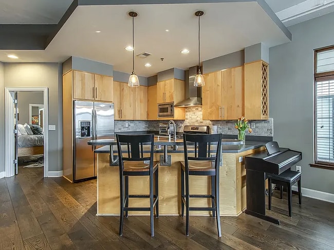 Building Photo - 117 30th Ave N