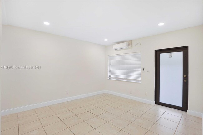 Foto del edificio - 502 NW 7th Ct