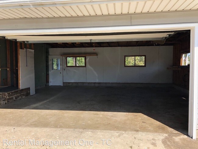 Building Photo - 3 br, 1.5 bath House - 8901 M72 E
