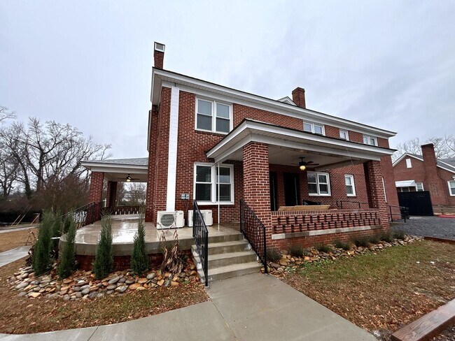 Building Photo - Pre-Leasing for the 26-27 School Year! - A...