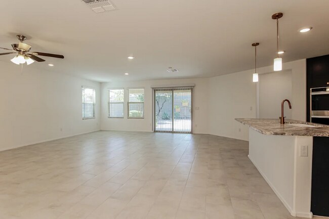Foto del edificio - 2433 W Jessica Ln