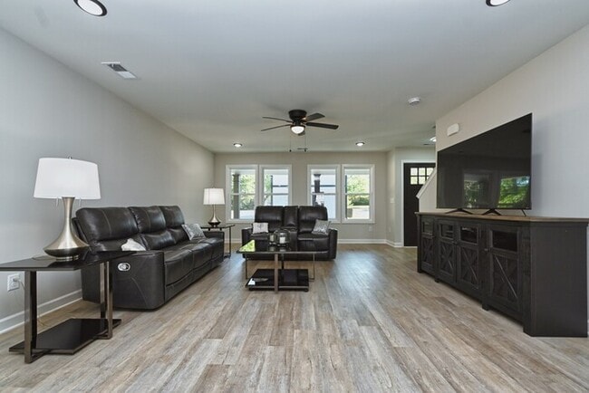 Building Photo - 146 N Trigg Ave