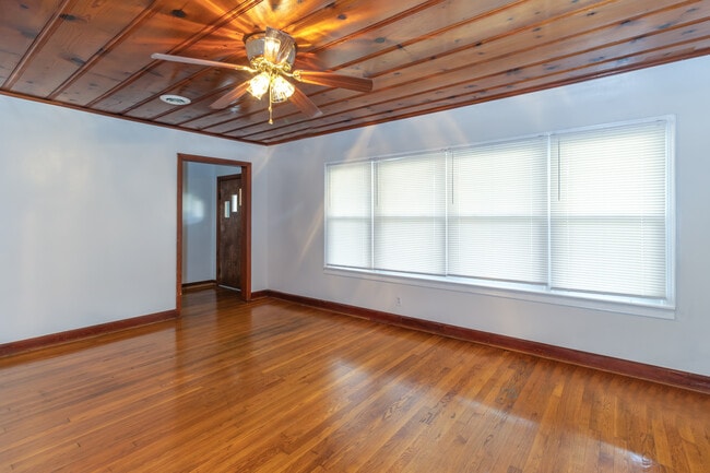 Building Photo - 6520 Jackie Ln