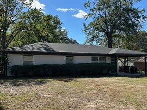 Building Photo - 202 Collins Ave