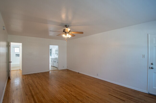 Foto del edificio - 6308 Vineland Ave
