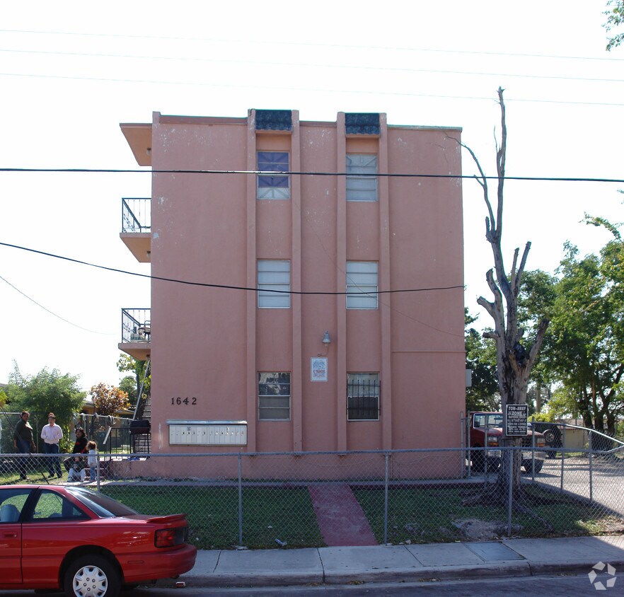 Foto principal - 1642 NW 3rd St