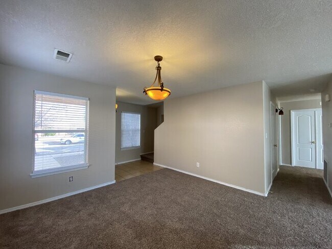 Foto del edificio - 2 Story - Master on Main Floor - Loft Upst...