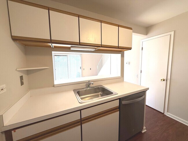 Foto del edificio - 408 Trenton Ct