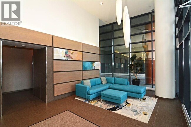 Building Photo - 33-833 Smithe St